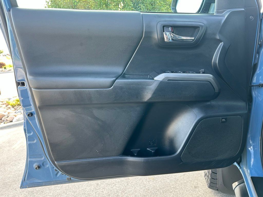 Used 2019 Toyota Tacoma TRD Sport AWD/4WD image 23