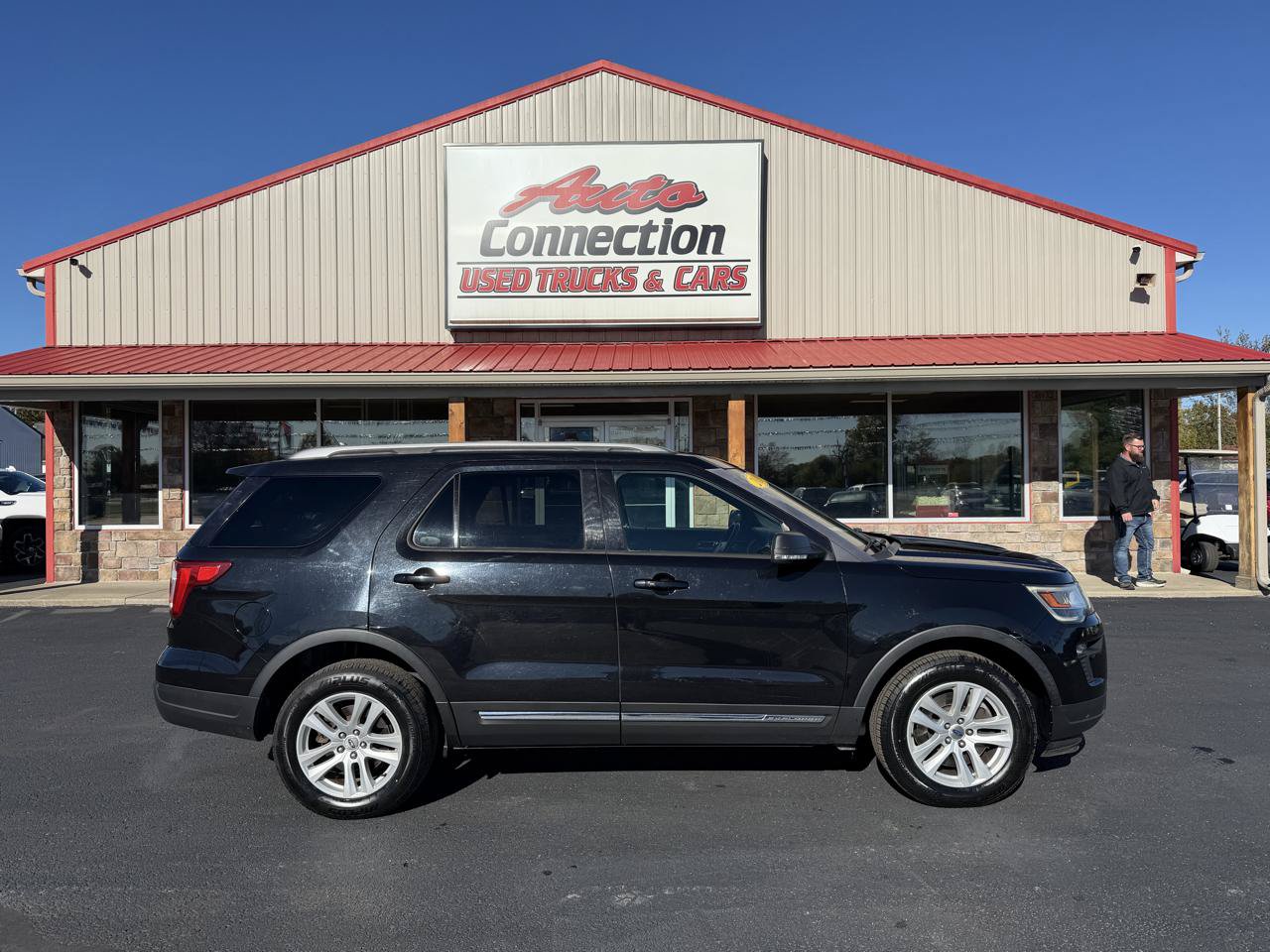 Used 2019 Ford Explorer XLT w/ Equipment Group 201A AWD/4WD image 3