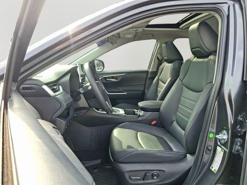 Used 2023 Toyota RAV4 XLE Premium image 14