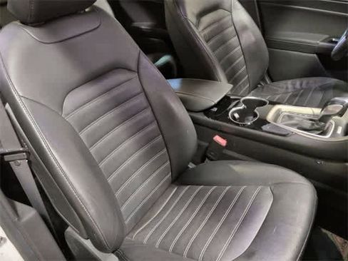 Used 2016 Ford Fusion SE w/ Equipment Group 202A image 21