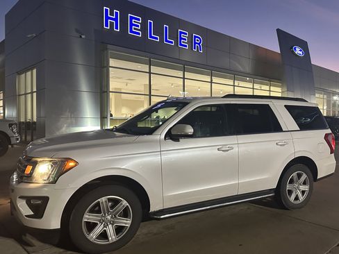 Used 2018 Ford Expedition XLT w/ Equipment Group 202A image 3