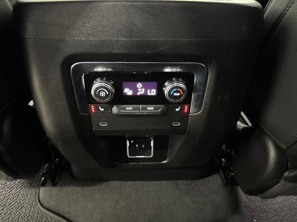 Used 2025 GMC Yukon Denali AWD/4WD image 24