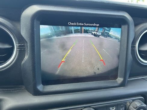 Used 2018 Jeep Wrangler Unlimited Sahara w/ Quick Order Package 24M Moab AWD/4WD image 9
