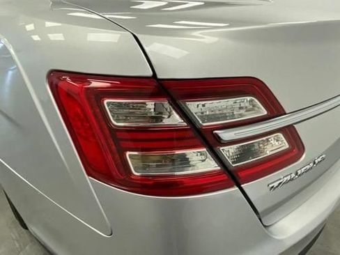 Used 2019 Ford Taurus Limited FWD image 14