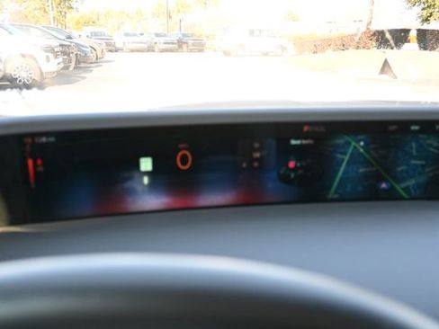 Used 2025 Lincoln Nautilus Premier image 15