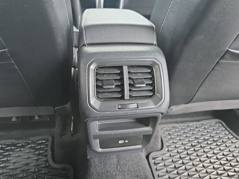 Used 2023 Volkswagen Taos SE AWD/4WD image 16