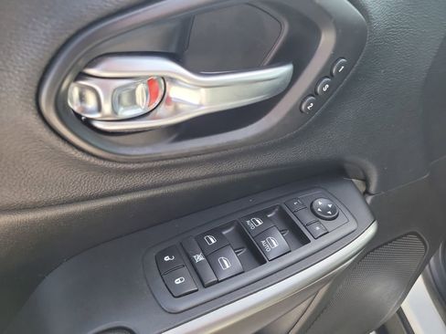 Used 2020 Jeep Cherokee Limited w/ Technology Group AWD/4WD image 16