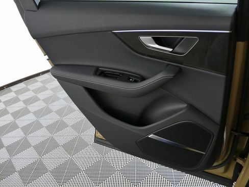 Certified 2025 Audi Q7 2.0T Premium Plus image 28