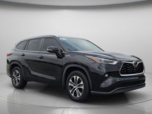 Used 2023 Toyota Highlander XLE FWD image 8