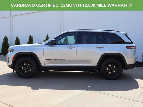 Used 2024 Jeep Grand Cherokee Altitude RWD image 3