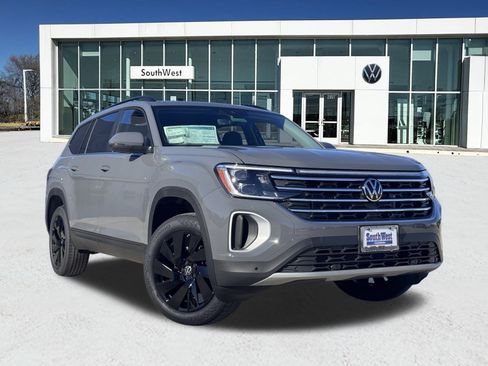 New 2026 Volkswagen Atlas SE image 1