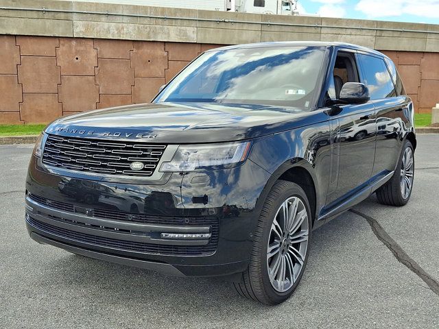 Used 2025 Land Rover Range Rover Long Wheelbase SE AWD/4WD image 3