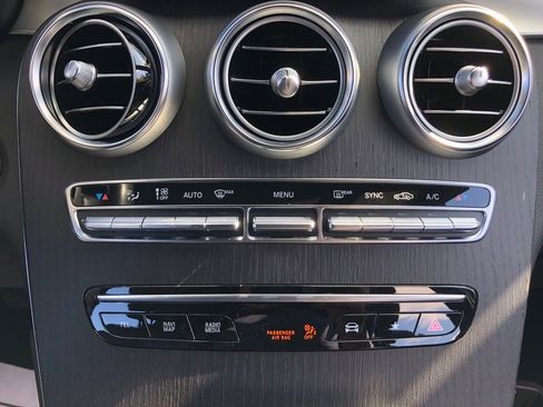 Used 2022 Mercedes-Benz GLC 300 4MATIC w/ Premium Package Lite image 29