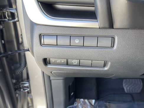 Used 2023 Nissan Rogue SV AWD/4WD image 24