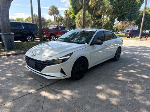 Used 2023 Hyundai Elantra SEL FWD image 2