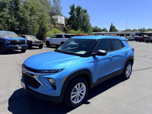 New 2026 Chevrolet TrailBlazer LS w/ LS Convenience Package AWD/4WD image 1