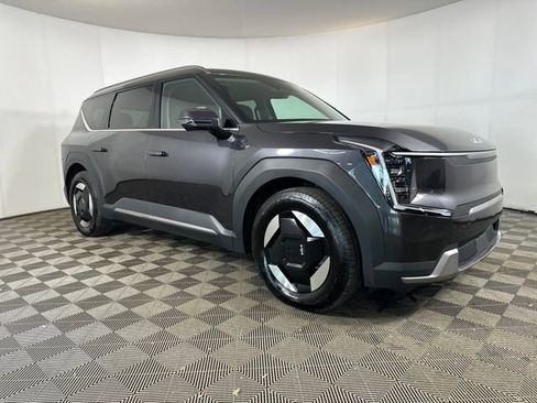 Used 2024 Kia EV9 Wind image 2