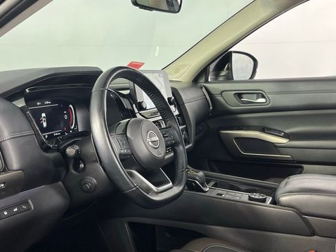 Used 2023 Nissan Pathfinder Platinum w/ Cargo Package image 21