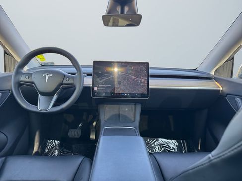 Used 2021 Tesla Model Y Long Range image 10