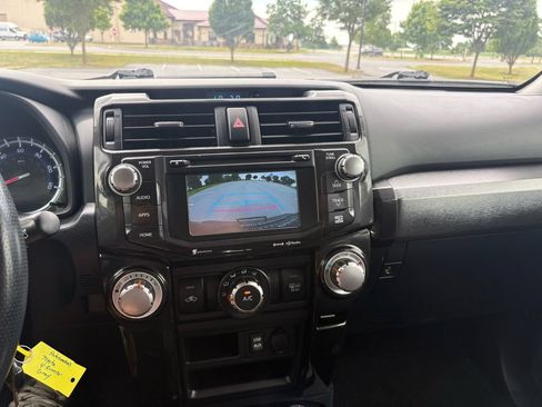 Used 2018 Toyota 4Runner TRD Off-Road w/ TRD Performance Package AWD/4WD image 27
