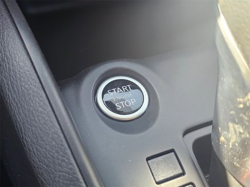 New 2025 Nissan Kicks Play S image 16