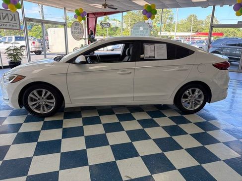 Used 2017 Hyundai Elantra SE FWD image 2