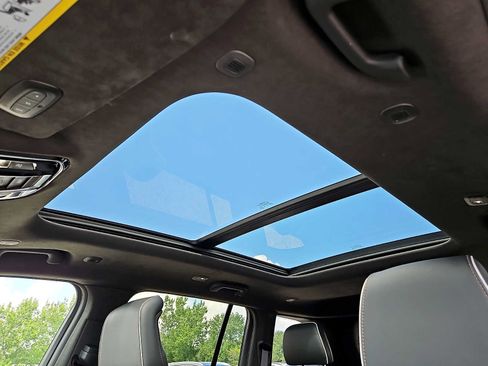 Used 2022 Jeep Grand Cherokee Summit AWD/4WD image 14