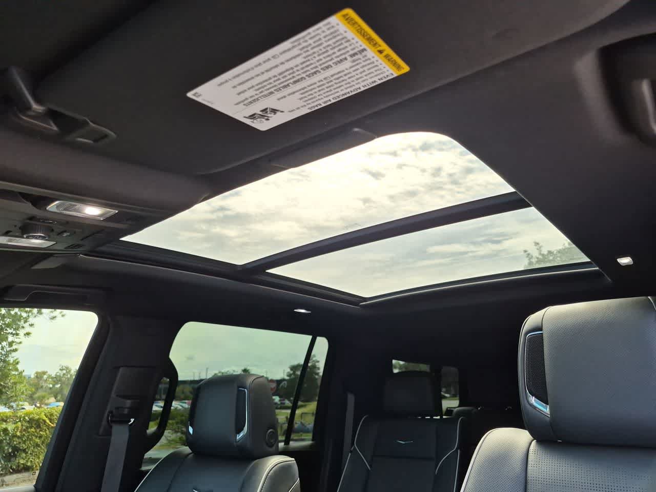 Used 2024 Cadillac Escalade ESV Premium Luxury AWD/4WD image 17