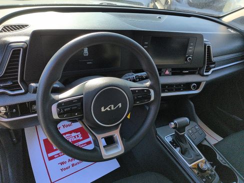 Used 2023 Kia Sportage LX image 9