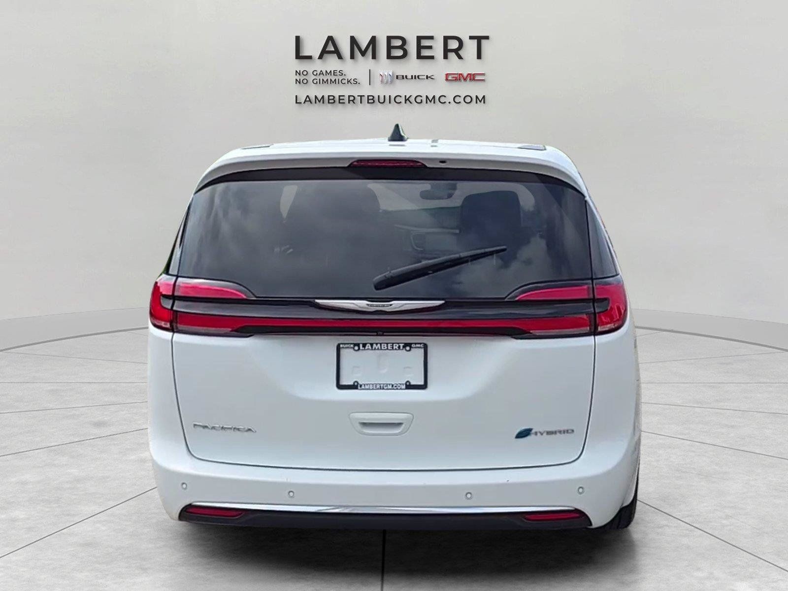 Used 2023 Chrysler Pacifica Touring-L FWD image 4