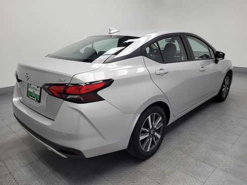 Used 2021 Nissan Versa SV FWD image 9