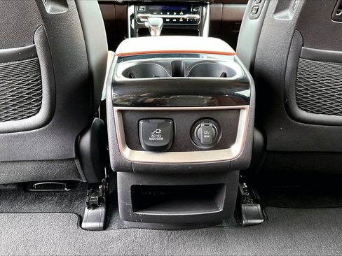 Used 2024 Kia Carnival SX image 16