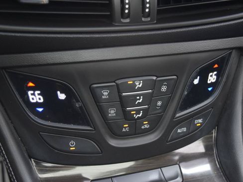 Used 2019 Buick Envision Essence FWD image 30