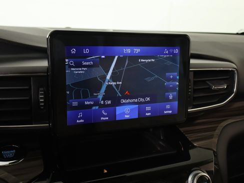 Used 2022 Ford Explorer Limited w/ Equipment Group 301A AWD/4WD image 7