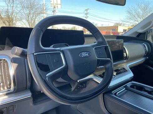 Used 2025 Ford Expedition Max Platinum image 17