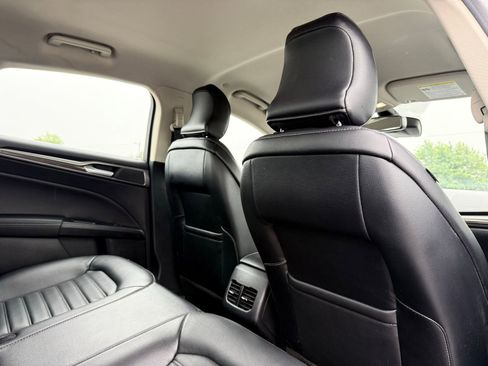 Used 2018 Ford Fusion SE w/ Equipment Group 602A FWD image 19