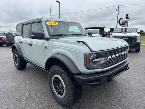 Certified 2024 Ford Bronco Badlands AWD/4WD image 3