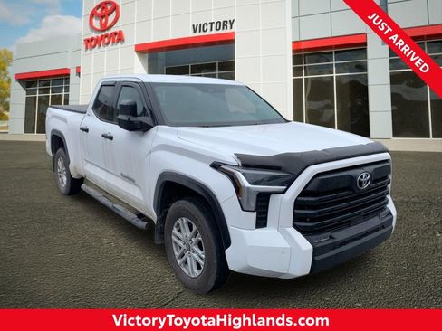 Used 2022 Toyota Tundra SR5 w/ SR5 Convenience Package image 1