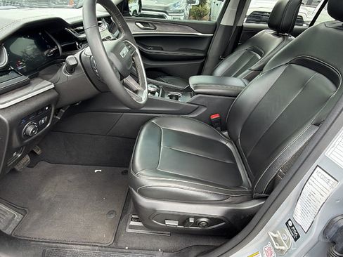 Used 2023 Jeep Grand Cherokee 4WD 4xe image 16