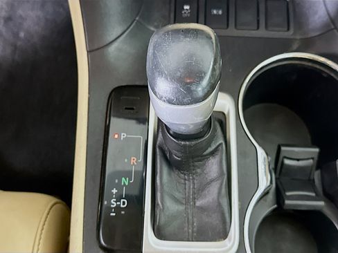 Used 2018 Toyota Highlander XLE FWD image 24