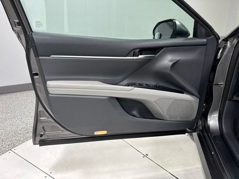 Used 2019 Toyota Camry LE FWD image 10