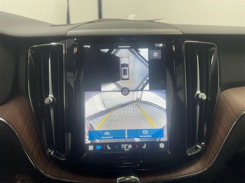 Used 2024 Volvo XC60 B5 Plus image 33