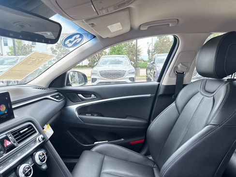 Used 2023 Genesis G70 2.0T RWD image 17