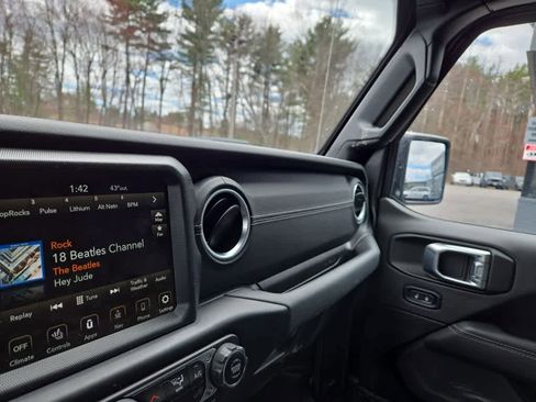 Used 2023 Jeep Wrangler Sahara w/ Cold Weather Group AWD/4WD image 14