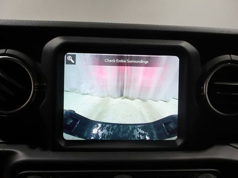 Used 2020 Jeep Gladiator Overland AWD/4WD image 24