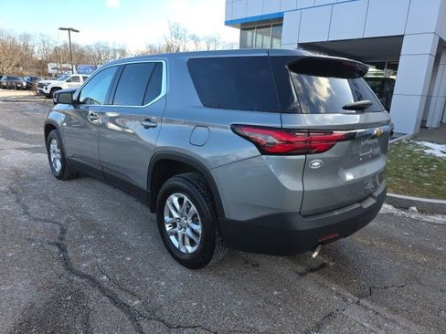 Used 2023 Chevrolet Traverse LS image 2
