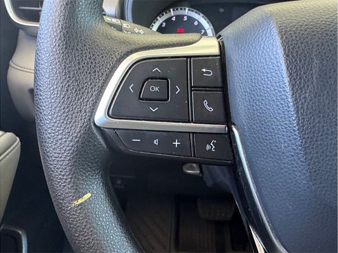 Used 2020 Toyota Highlander L FWD image 13