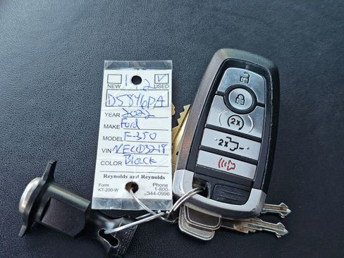 Used 2022 Ford F350 Platinum w/ FX4 Off-Road Package image 32