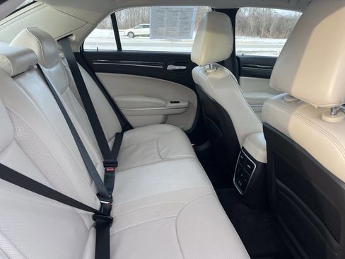 Used 2015 Chrysler 300 C w/ Light Group image 26
