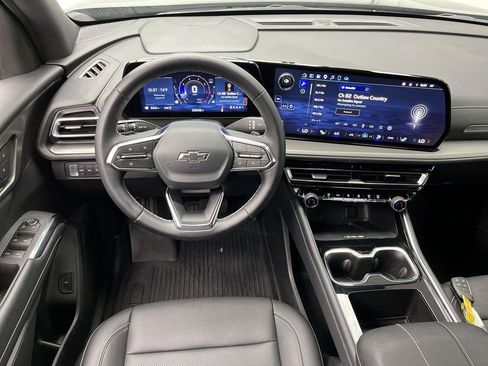 Certified 2025 Chevrolet Traverse LT w/ Midnight/Sport Edition AWD/4WD image 15